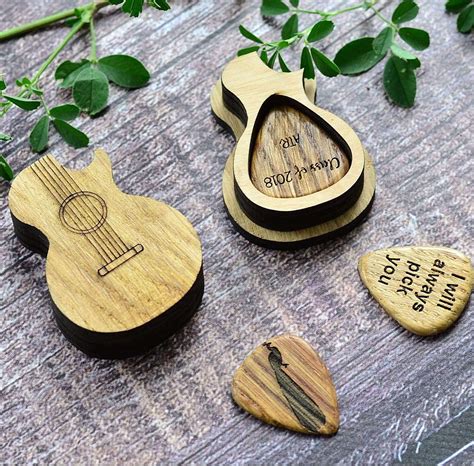 Guitzart™ Guitar pick box with custom picks – guitarmetrics