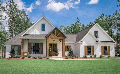 Modern-farmhouse House Plan - 4 Bedrooms, 2 Bath, 2373 Sq Ft Plan 50-381