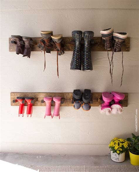 DIY Outdoor Boot Rack - The Mombot