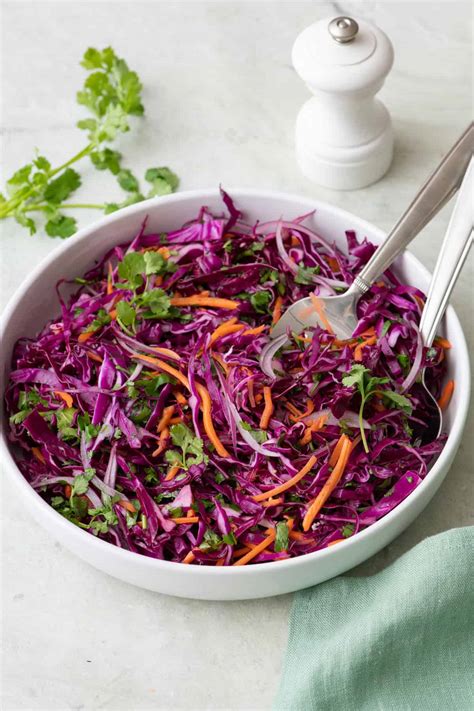 Red cabbage and carrot salad with vinaigrette - Karinokada