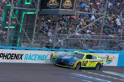 Ryan Blaney squeezes past Kyle Larson, earns 1st career NASCAR title ...