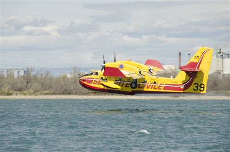 Canadair, Water Bomber Plane in Training Editorial Photo - Image of training, aircraft: 82100056