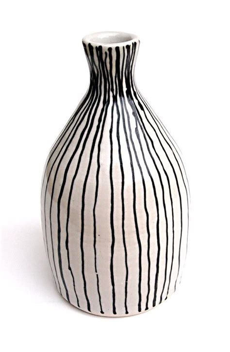 Hand Drawn Black Line Bud Vase Ceramic Vases, Ceramic Design, Wood Turning, Art Object, Bud ...