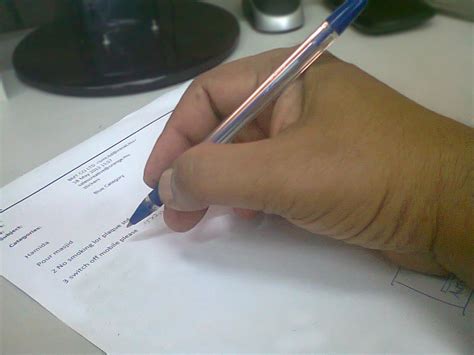 File:Pen-writing.jpg - Wikimedia Commons