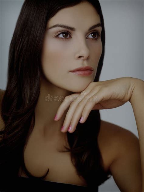 Model Beauty Pose Hand on Chin Stock Photo - Image of color, lady: 118708730