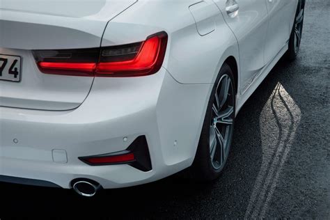 2019 BMW 3 Series hopes to be the sport sedan benchmark again - CNET