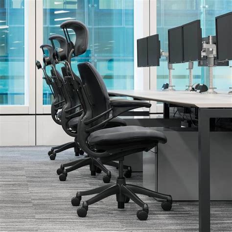 Ergonomic Executive Chair with Headrest | Humanscale