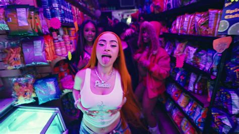 ‎Deli - Music Video by Ice Spice - Apple Music