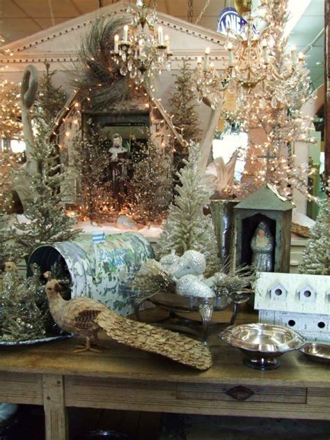 30 Amazing Traditional Christmas Decorations Ideas - Decoration Love