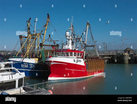 Fishing boats in Padstow Harbour Stock Photo - Alamy