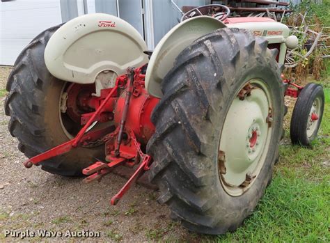 Ford 801 Powermaster tractor in Tecumseh, KS | Item DH0286 sold ...