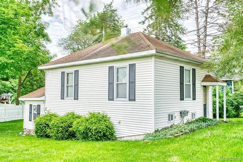 305 Oak St, Webberville, MI 48892 | Zillow