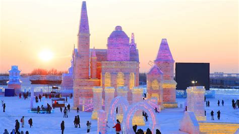 White wonderland: Harbin Ice-Snow World wows visitors with sculptures - CGTN