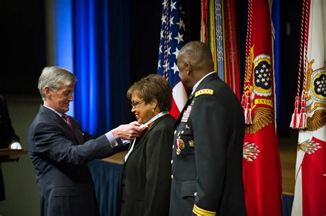 Farewell ceremony in honor of Gen. LLoyd Austin | Article | The United ...