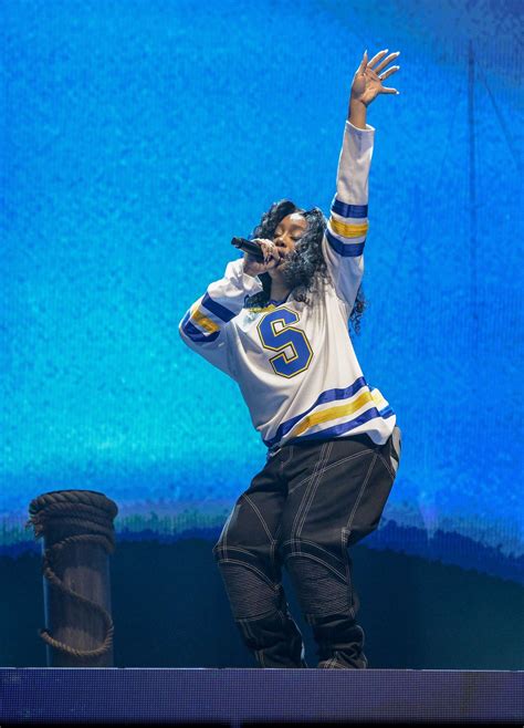 SZA Live at United Center [GALLERY] - Chicago Music Guide