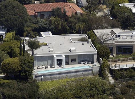 Keanu Reeves Home (Hollywood Hills) - Celebrity Homes - Lonny