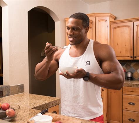 8 Dieting Tips For Your First Men's Physique Competition