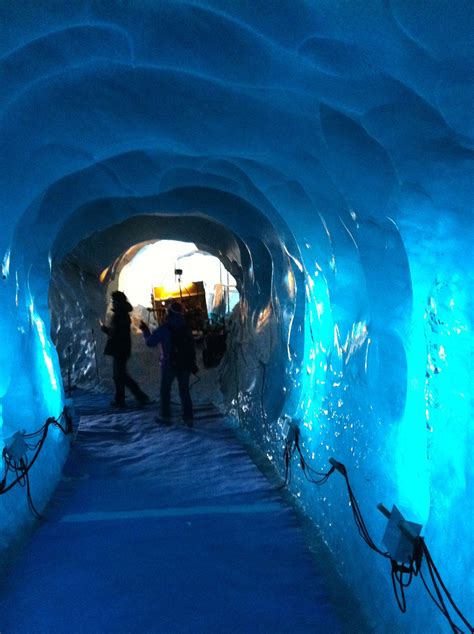 crazy ice cave in Chamonix | Wände