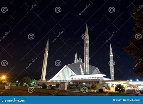 Shah Faisal Mosque Islamabad Stock Photo - Image of asia, front: 35641322