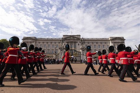 The King’s Guard is changed for the first time in seven decades – Royal ...