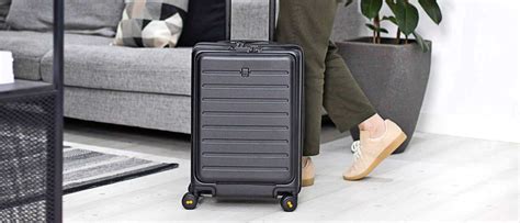 Best Carry-On Suitcase with Laptop Compartment: LEVEL8