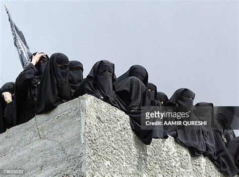 Pakistani Burqa Clad Photos and Premium High Res Pictures - Getty Images