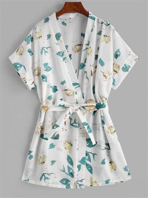 [35% OFF] 2021 Floral Beach Robe In WHITE | ZAFUL