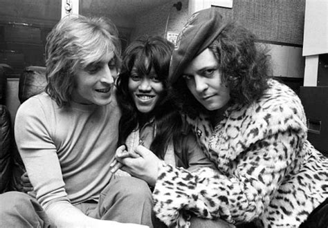 24 Romantic Photos of Marc Bolan and His Girlfriend Gloria Jones From ...