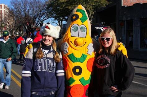 UCONN Vs. South Carolina - Birmingham Bowl