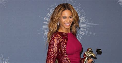 Beyonce's VMA 2014 Press Room Dress Is A Showstopper, Natch | HuffPost ...