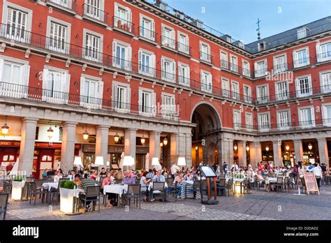 Plaza mayor madrid restaurant hi-res stock photography and images - Alamy