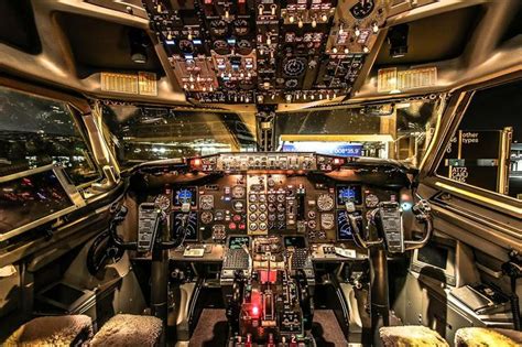 B737 Cockpit - Amazing | Commercial aircraft, Cockpit, Boeing 737