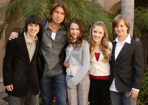 14 Fun Facts About Disney Channel's 'Hannah Montana' - J-14