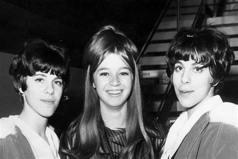 La chanteuse de Shangri-Las, Mary Weiss, est décédée à l'âge de 75 ans. - ReelNouvelles