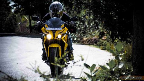 Pulsar RS 200 review | IAMABIKER - Everything Motorcycle!