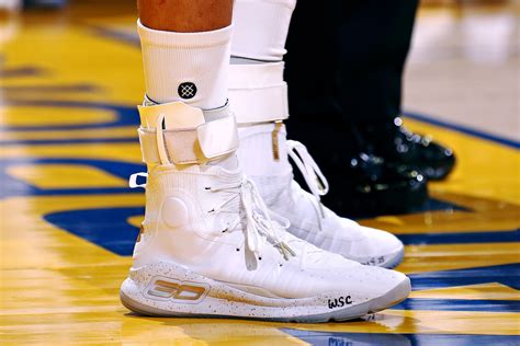 Stephen Curry Shoes / Stephen Curry Wears Shoes Featuring Picture Of ...