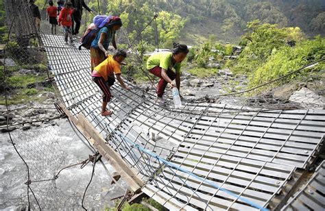 In Nepal, a perilous road to assess quake damage and relief needs - LA ...