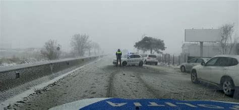 Drumurile închise din cauza zăpezii. Nu se circulă nici pe podul de la ...