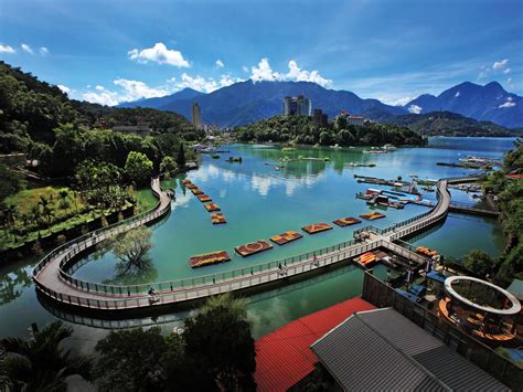 Discover the Many Different Charms of the Sun Moon Lake | Edison Tours