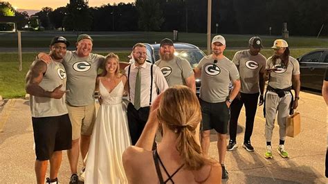 Green Bay Packers crash Minnesota couple's wedding - Mariedelices