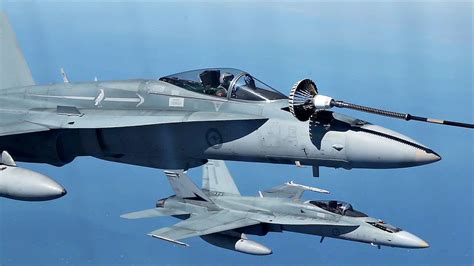 Royal Australian Air Force F/A-18 Mid-air Refueling - YouTube