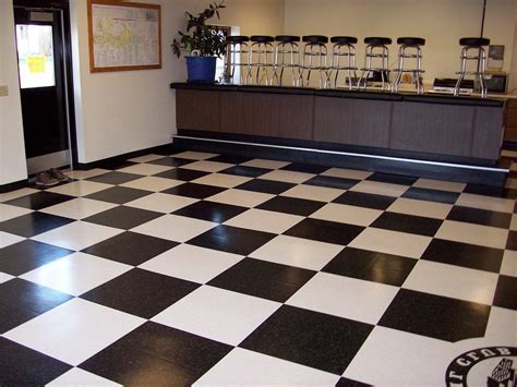 「checkered floor vinyl」的圖片搜尋結果 Checkered floors, Flooring, Tile floor