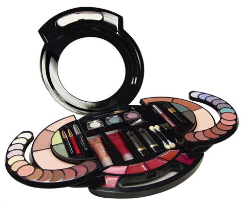 SHE FASHION CLUB: Professional Makeup Kit