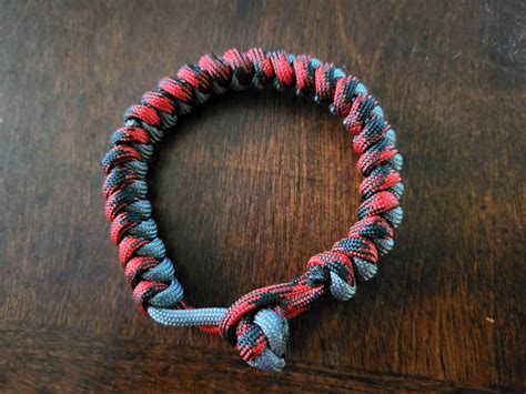 First Tibetan Snake Knot : r/paracord