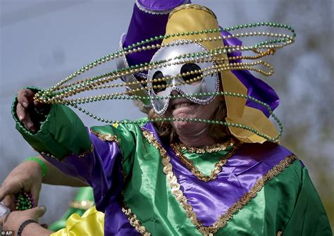 New Orleans' final Mardi Gras parade is an explosion of color | Daily ...