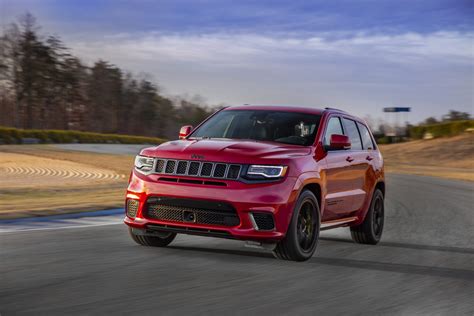 Jeep Grand Cherokee Trackhawk vs Dodge Charger Hellcat Redeye: Which ...