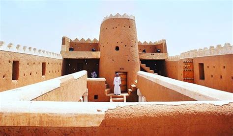 one of many historical castles in Hail, Saudi Arabia. | Saudi arabia, Middle eastern culture ...