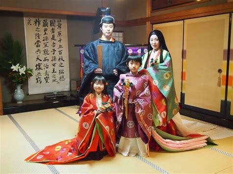 A family dressed in heian era robes at a junihitoe photography experience. | Japan dress ...