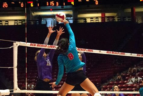 UNM volleyball serves up double win to start season - The Daily Lobo