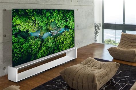 8K TV battle heats up between Samsung and LG